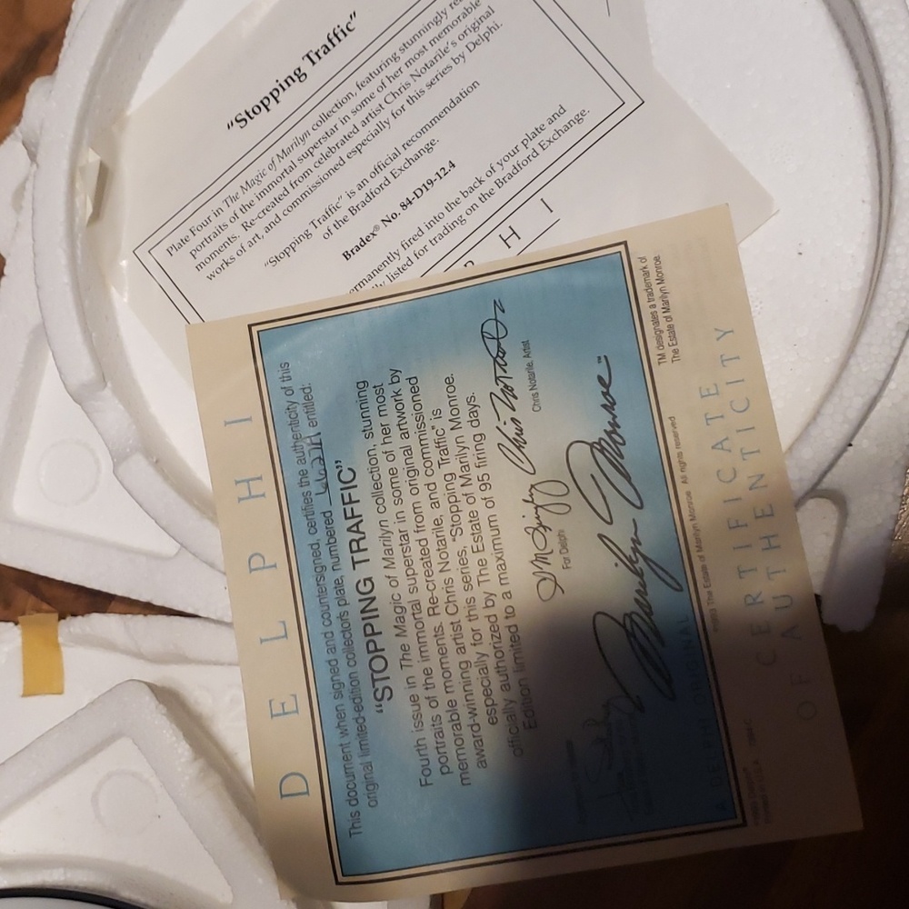Marilyn Monroe Plates Rising Star and Stopping Traffic-Orig Box Cert of Auth - Picture 7 of 7